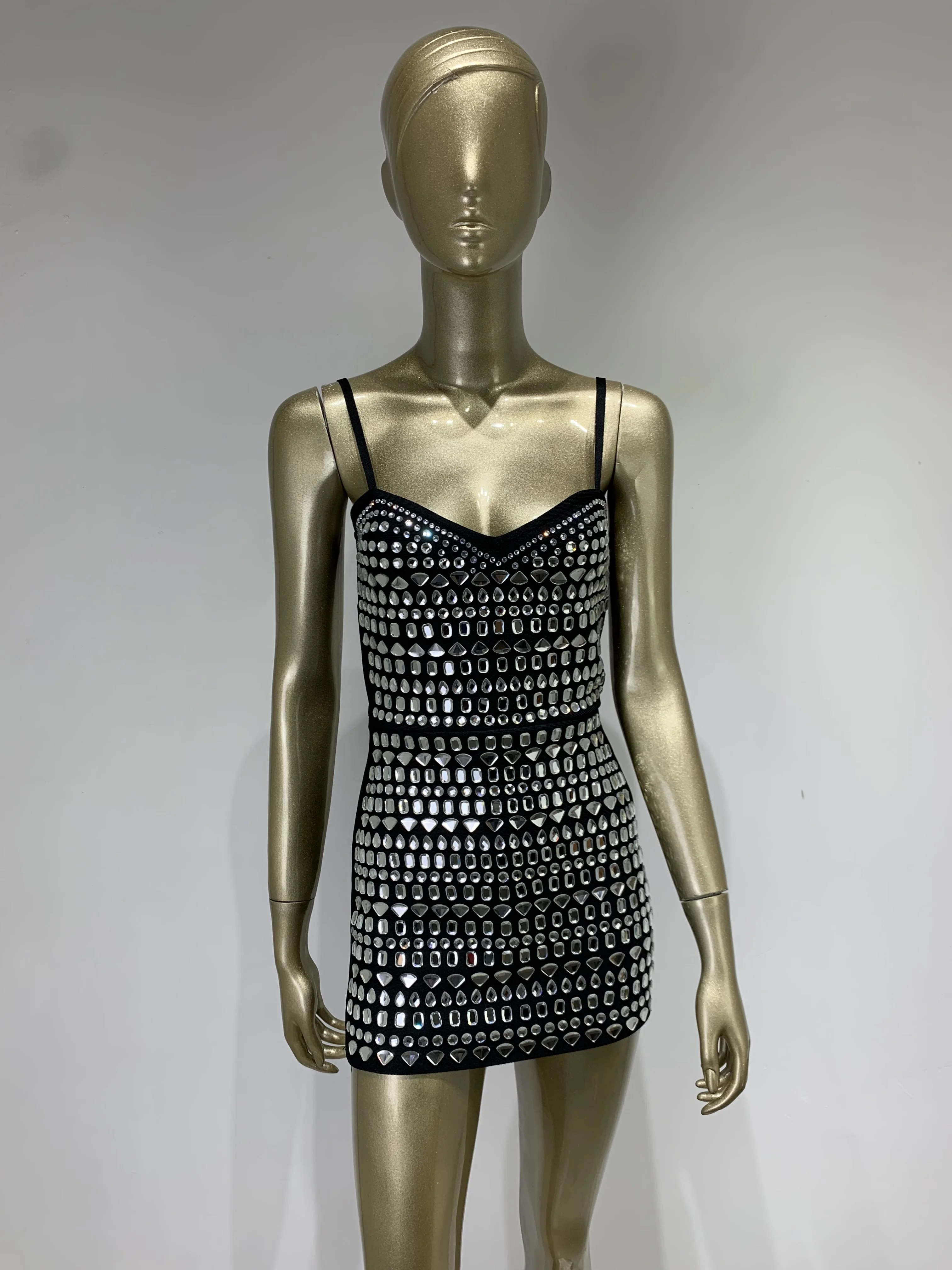 Рисунок 5 - Женский короткий комбинезон на бретелях-спагетти