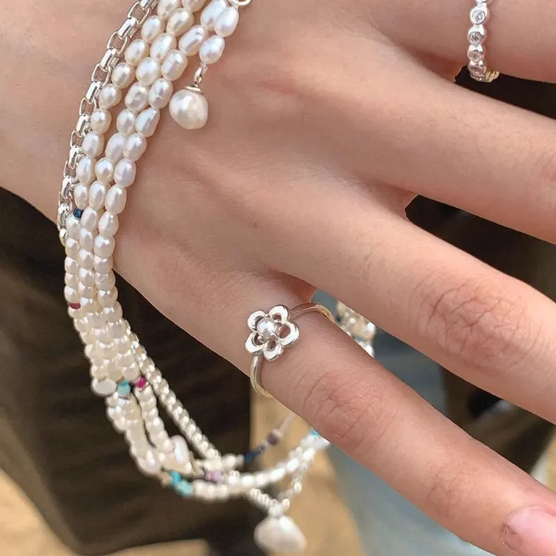 Женское кольцо с искусственным жемчугом серебристое регулируемое цветком