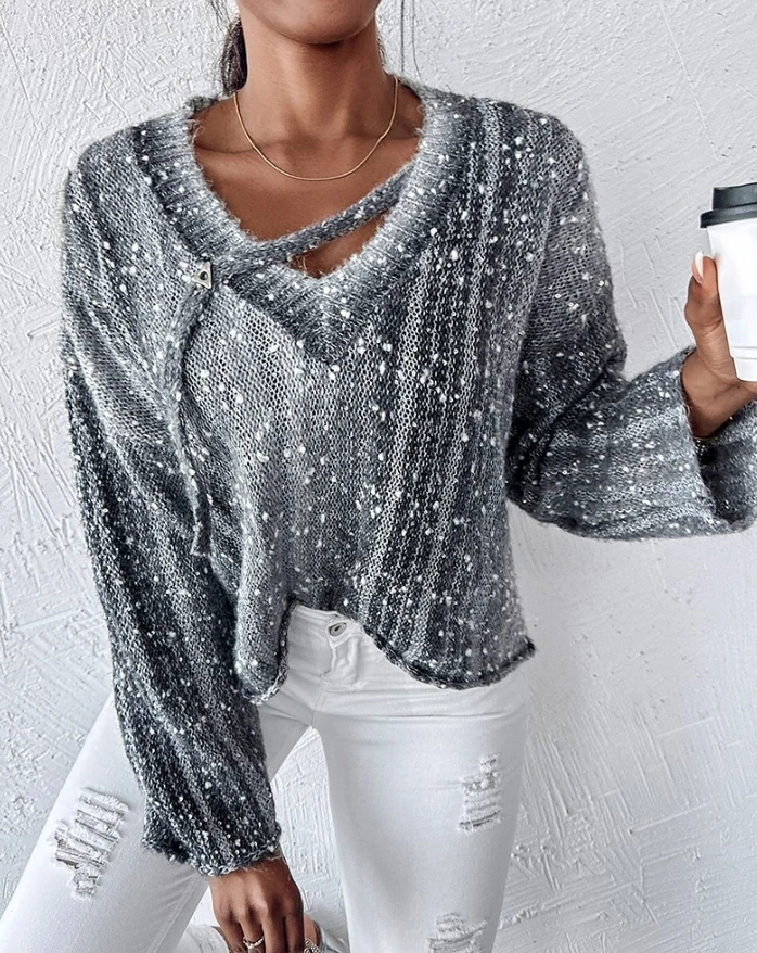 Женский трикотажный свитер с V-образным вырезом и контрастными блестками