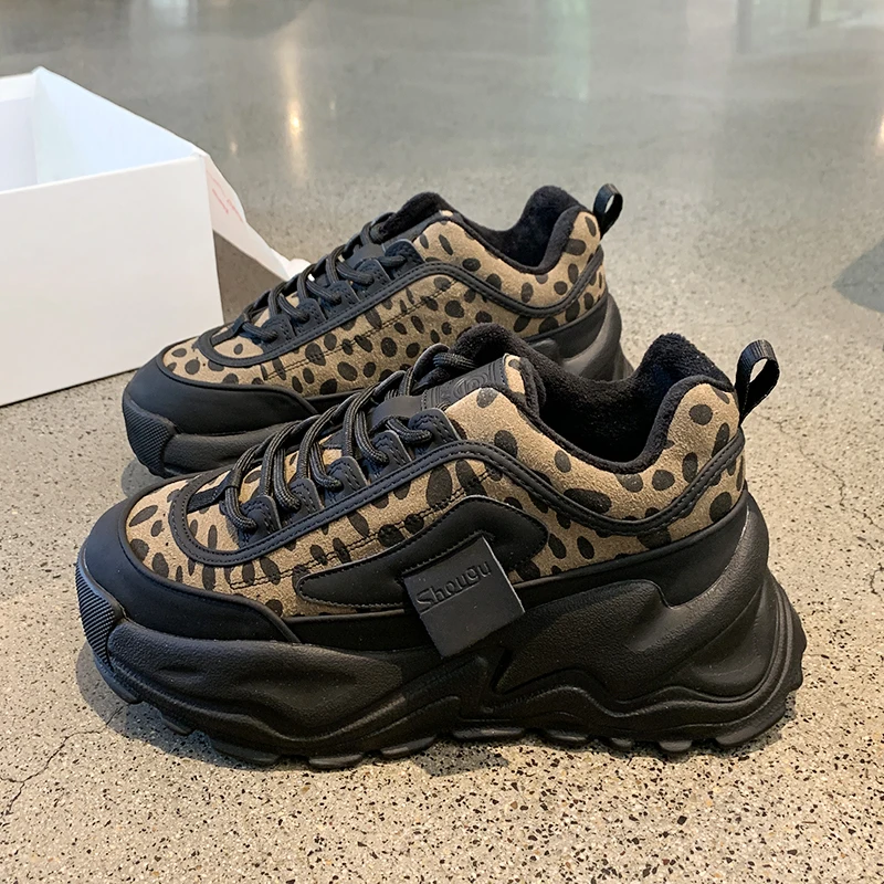 

Женские кроссовки на шнуровке, Вулканизированная подошва