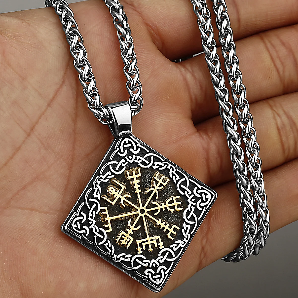 

Stainless Steel Vintage Viking Compass Necklace Men Fashion Nordic Viking Celtics Knot Pendant Necklace Amulet Jewelry Wholesale