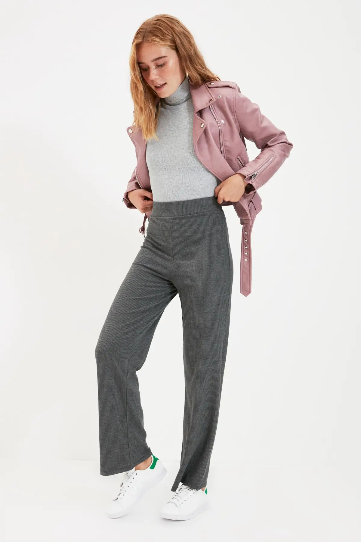 

Trendyol Ribbed Knit Pants TWOAW22PL0394