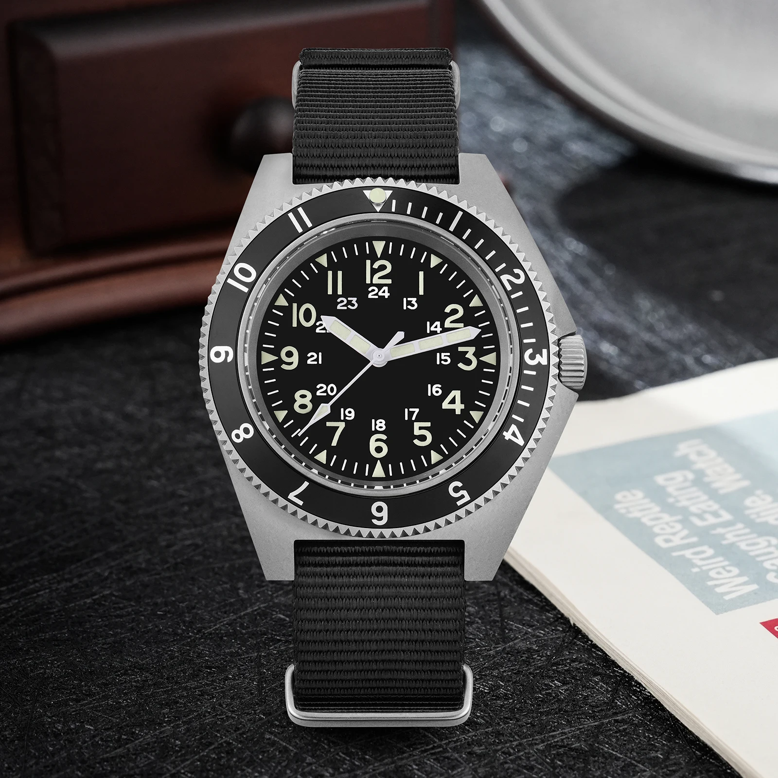 Фото Watchdives WD1972 Кварцевые часы VH31 Sweep Seconds Механизм Сапфировое стекло BGW9 Светящиеся 20 бар Водонепроницаемые винтажные мужские часы №3