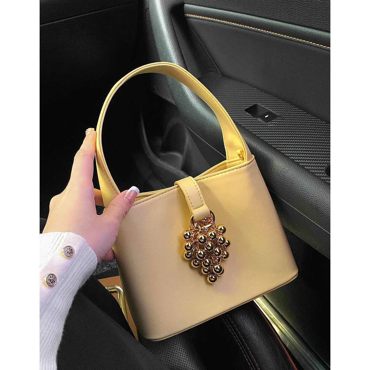 

Новинка 2022, модная миниатюрная сумка-мешок с металлическим виноградным украшением, сумка на цепочке, сумка для подмышек, сумка через плечо, повседневная сумка для офиса