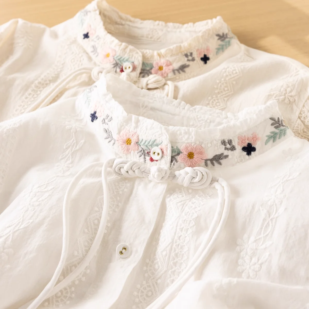 Женская рубашка с воротником-стойкой Mori Girl