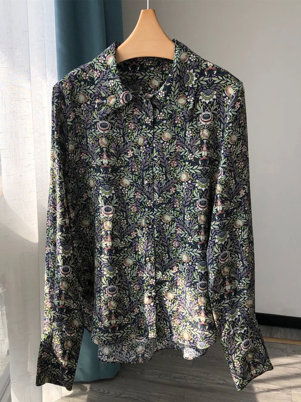 

Женская шелковая блузка с длинным рукавом, однобортная рубашка с отложным воротником и принтом тропических лесов, Весна 100%