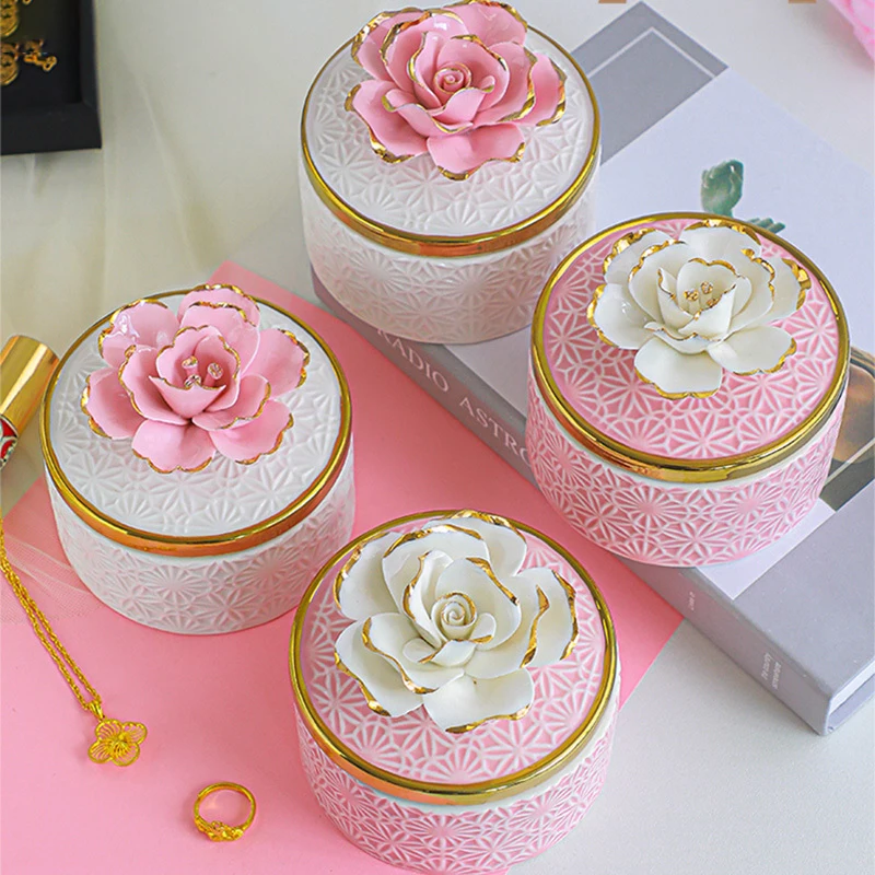 

Керамическая Шкатулка для ювелирных изделий в европейском стиле, шкатулка с трехмерным цветком розы, ожерельем, кольцом, крышкой, квадратным золотым ободком, настольный декор