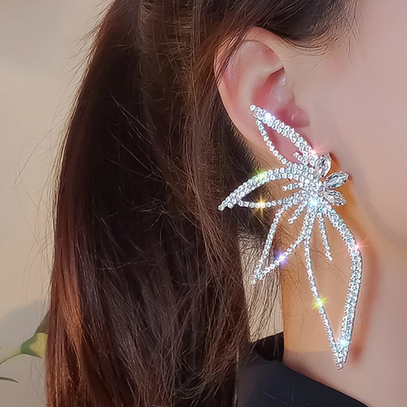 

European and American Fashion Exaggerated Zircon Maple Leaf Flower Stud Earrings for Woemn Personality Statement Jewelry Gift