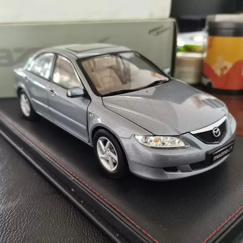 

1/18 Scale Diecast Alloy Car Model Toy Die-cast Vehicle Collectible Gift Fans Collection Souvenir Display