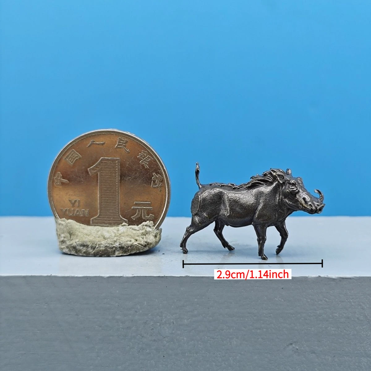 

Миниатюрная латунная статуэтка кабана