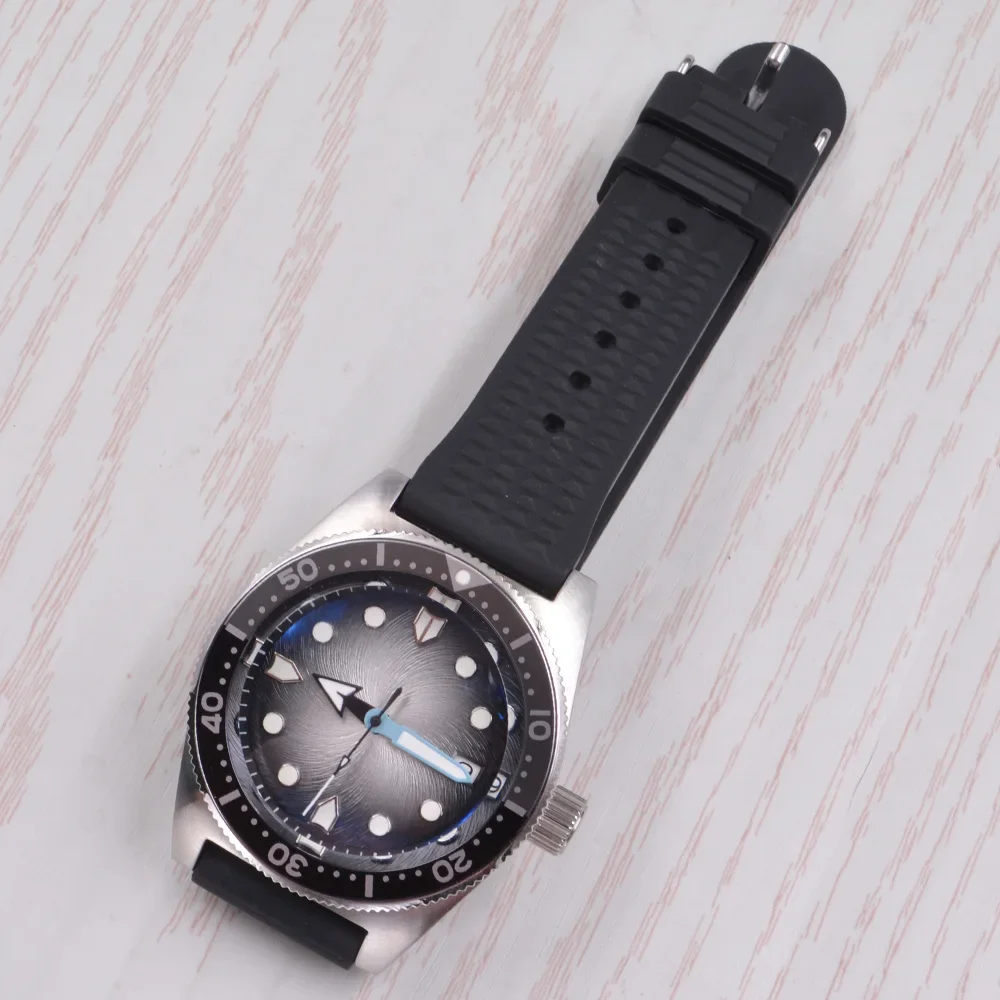 40 мм индивидуальный логотип NH35 механизм сапфировое стекло резиновый ремешок из