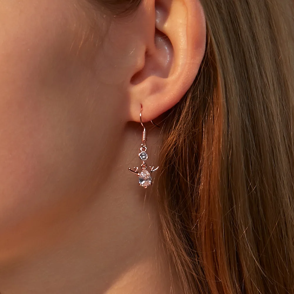 

WANGAIYAO's new fashion temperament Christmas sweet and cute crystal deer earrings, a deer has you, a small fresh and creative h