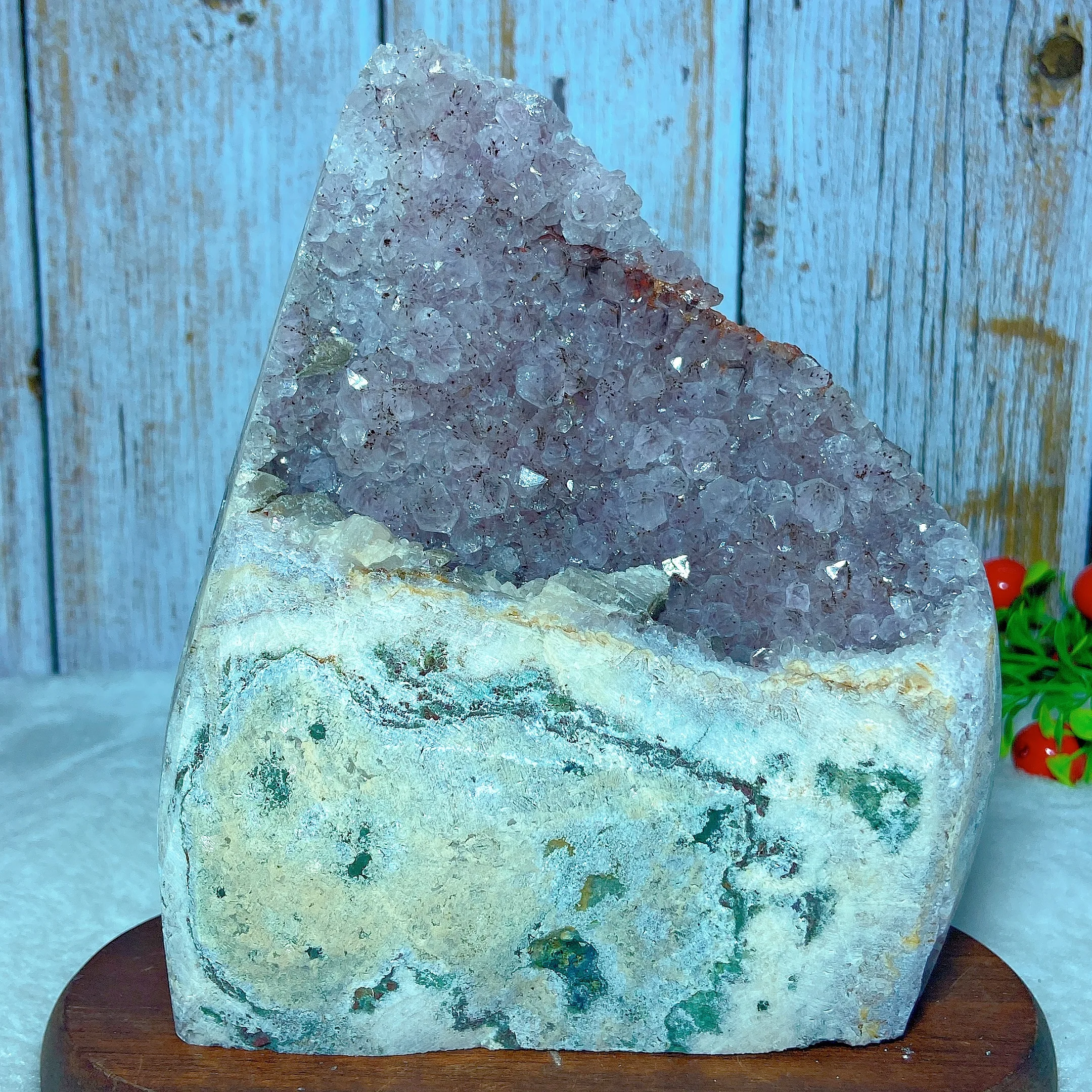 Необработанный аметистовый кластер