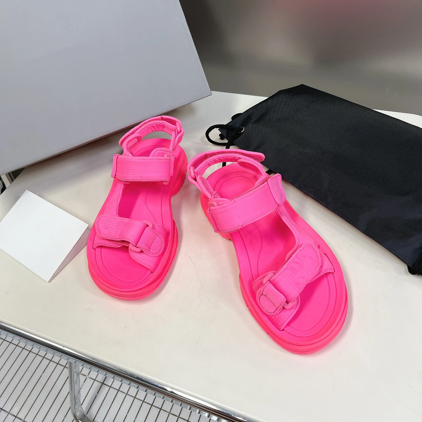 

Women Modern Sandals Low Heels Leisure Flats A Brand Designer Luxury Slippers Vacation Hook Loop Street Style Zapatillas Mujer