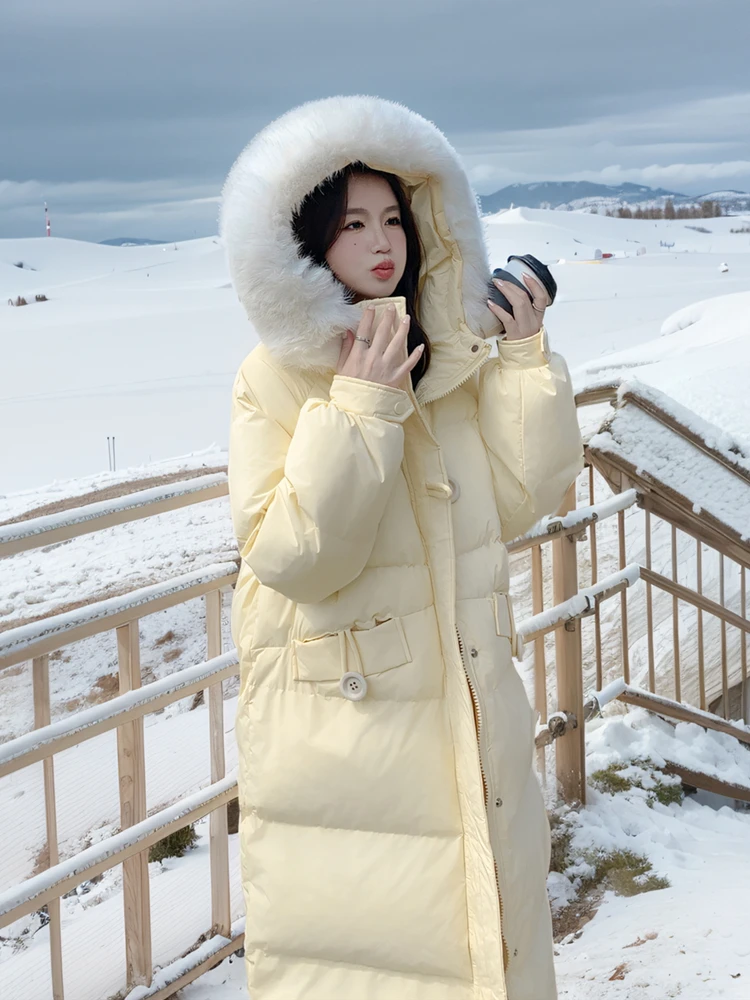 Теплое утягивающее пальто с хлопковой подкладкой и большим меховым воротником