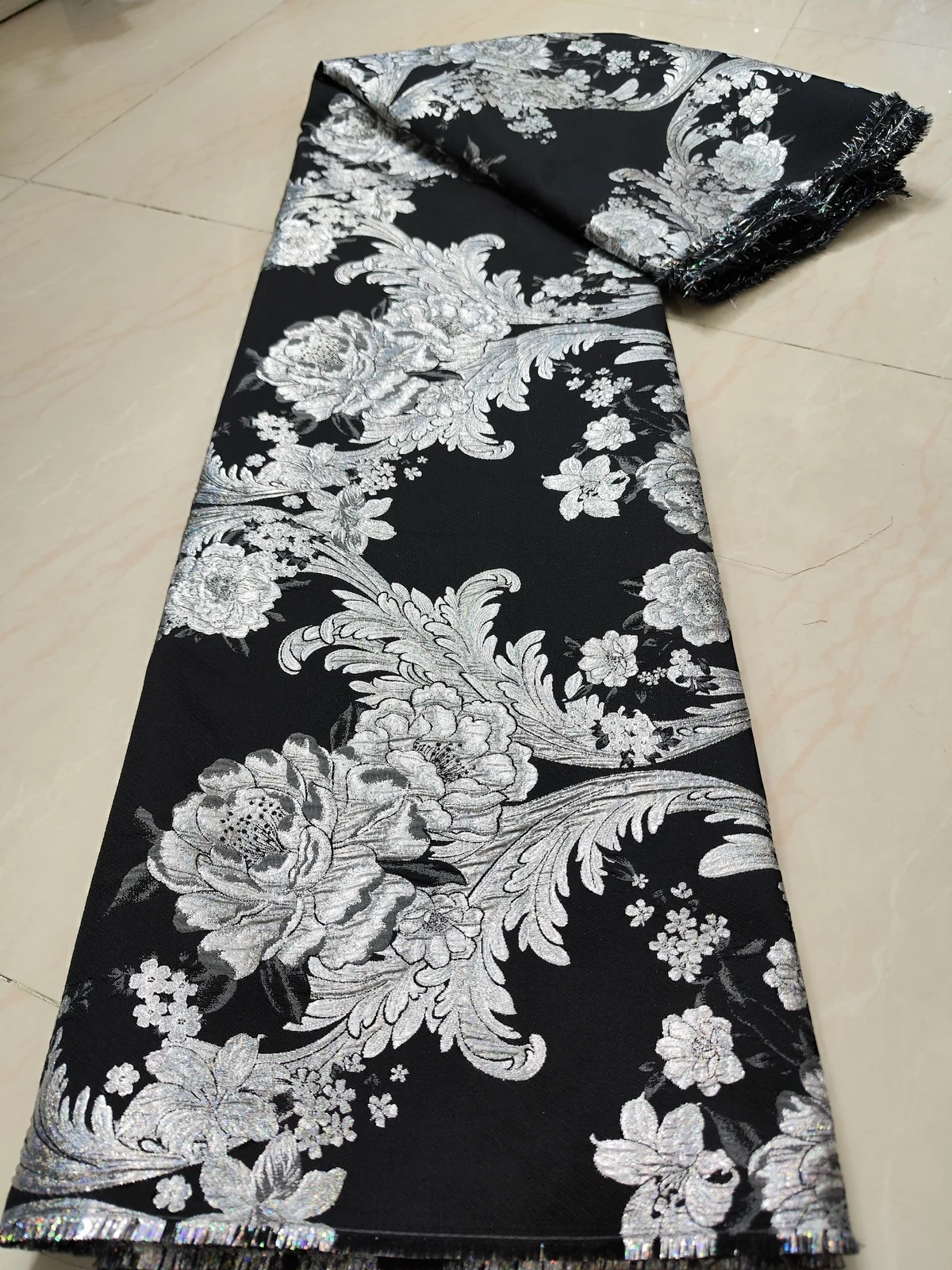 2024 новый стиль серебристо-черный жаккардовая парча французская кружевная ткань