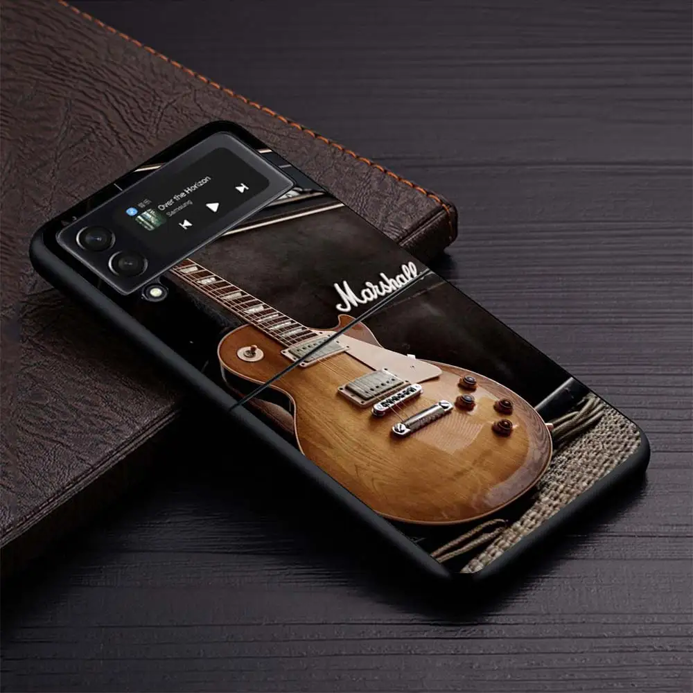 Чехол для телефона с музыкальной скрипкой и гитарой Samsung Galaxy Z Flip3 5G Flip4 Flip5 черный
