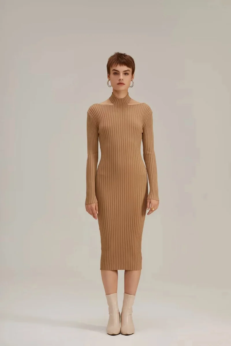 Женское трикотажное платье-миди в рубчик