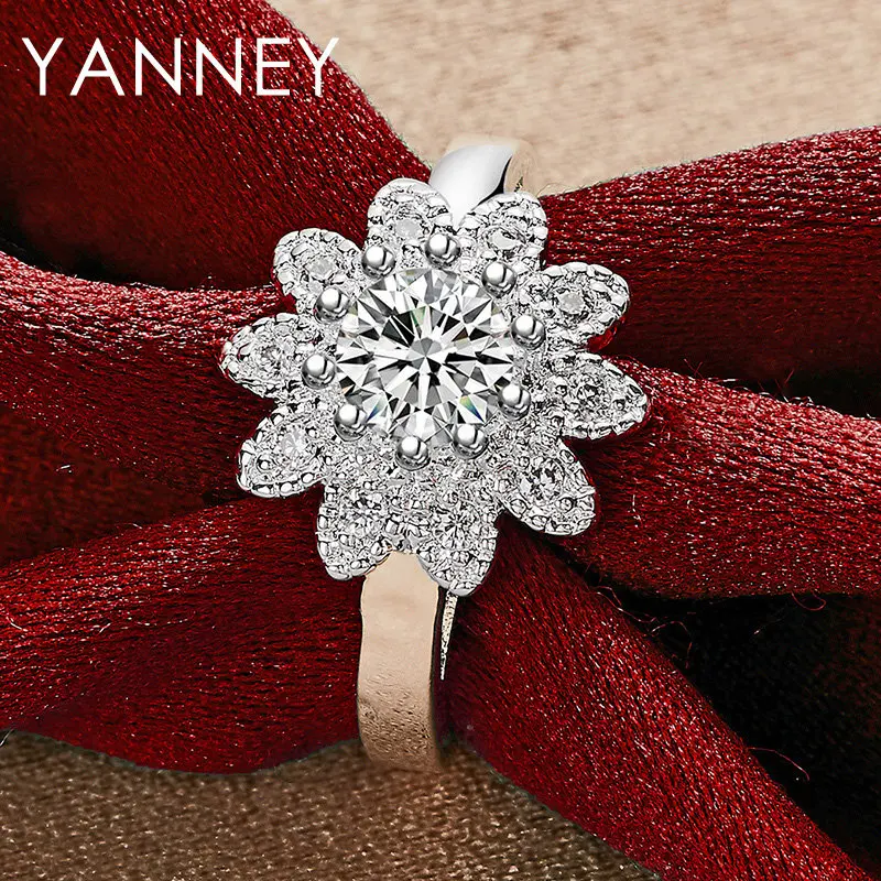 Женское кольцо со снежинкой и фианитом из серебра 925 пробы