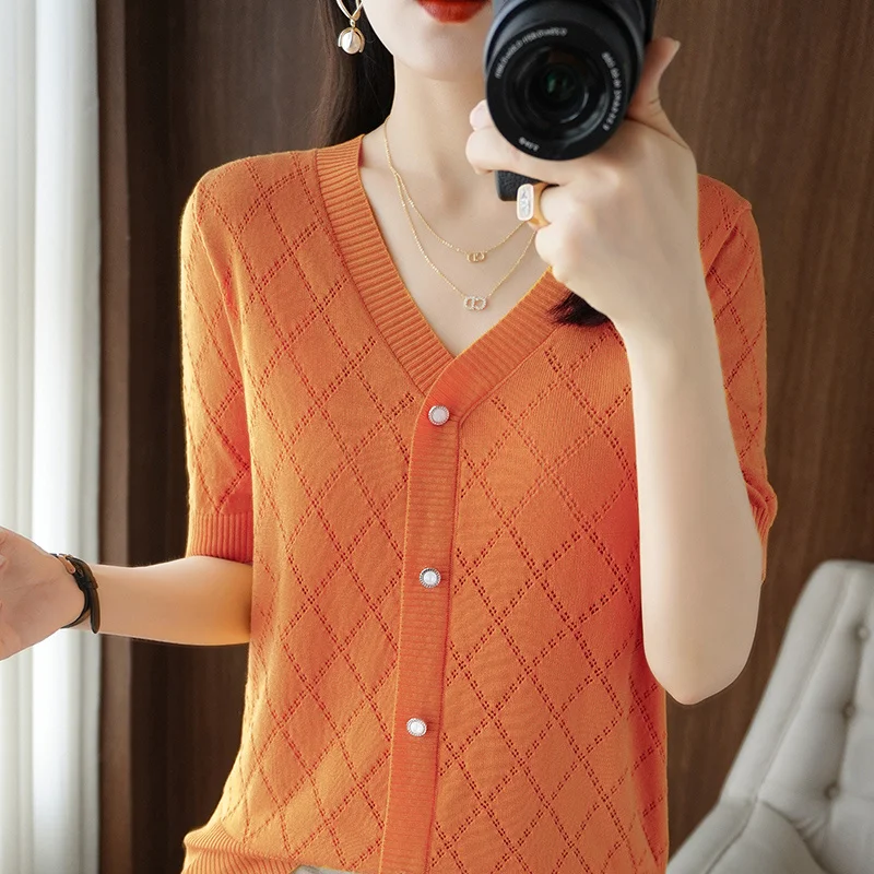 

Женская футболка с коротким рукавом, V-образным вырезом и вырезами