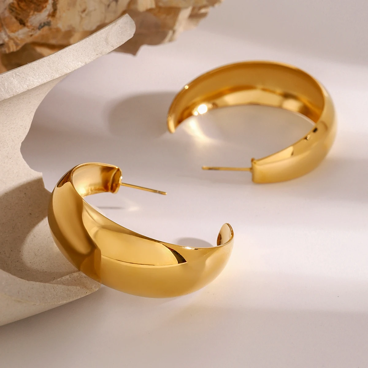 Женские простые полированные серьги Uworld из нержавеющей стали в форме буквы C с