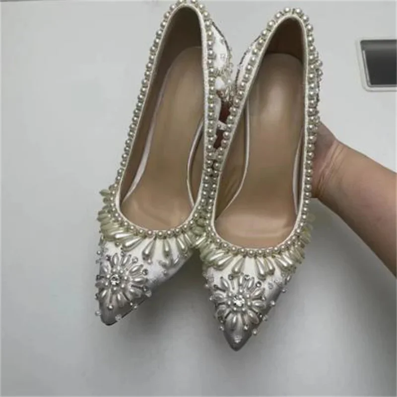 Женские туфли-лодочки на высоком каблуке с острым носком