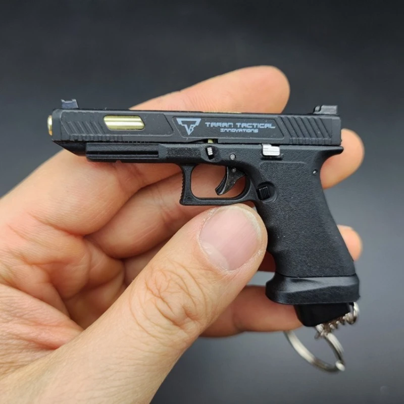 Фото Alloy Empire 1:3 G34 G17 Брелок из сплава, модель пистолета, всплывающая версия, съемная декомпрессионная игрушка, военная коллекция фанатов №3