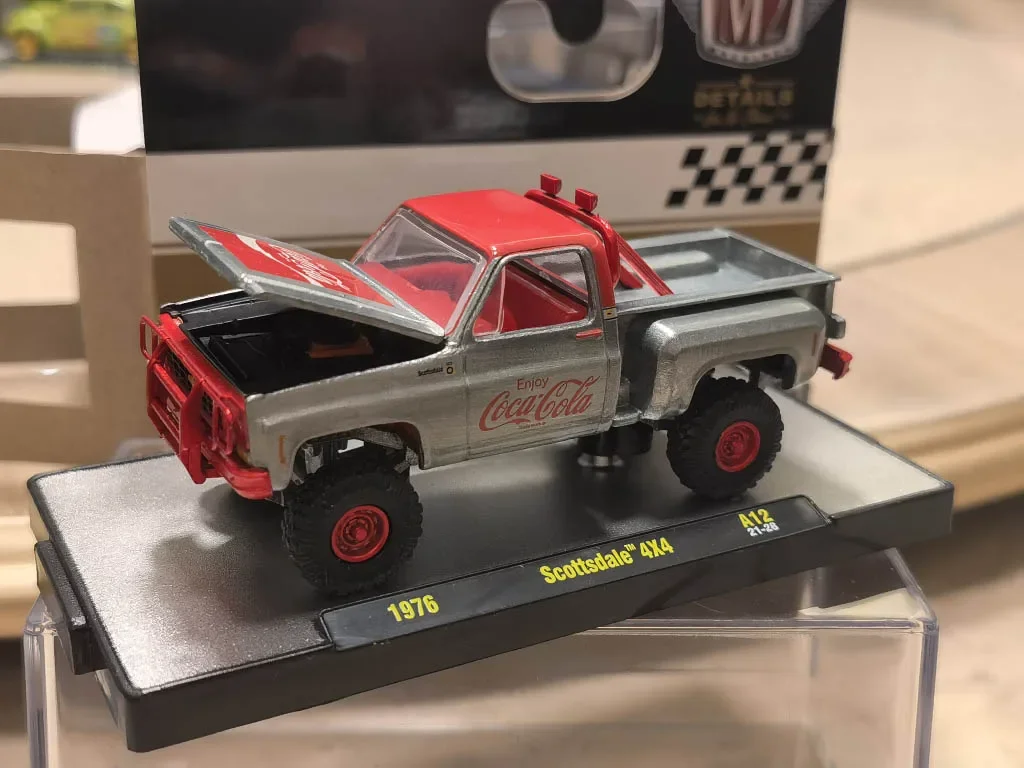 Машины M2 1/64 1976 Scottsdale 4X4 литье под давлением Коллекционная модель автомобиля