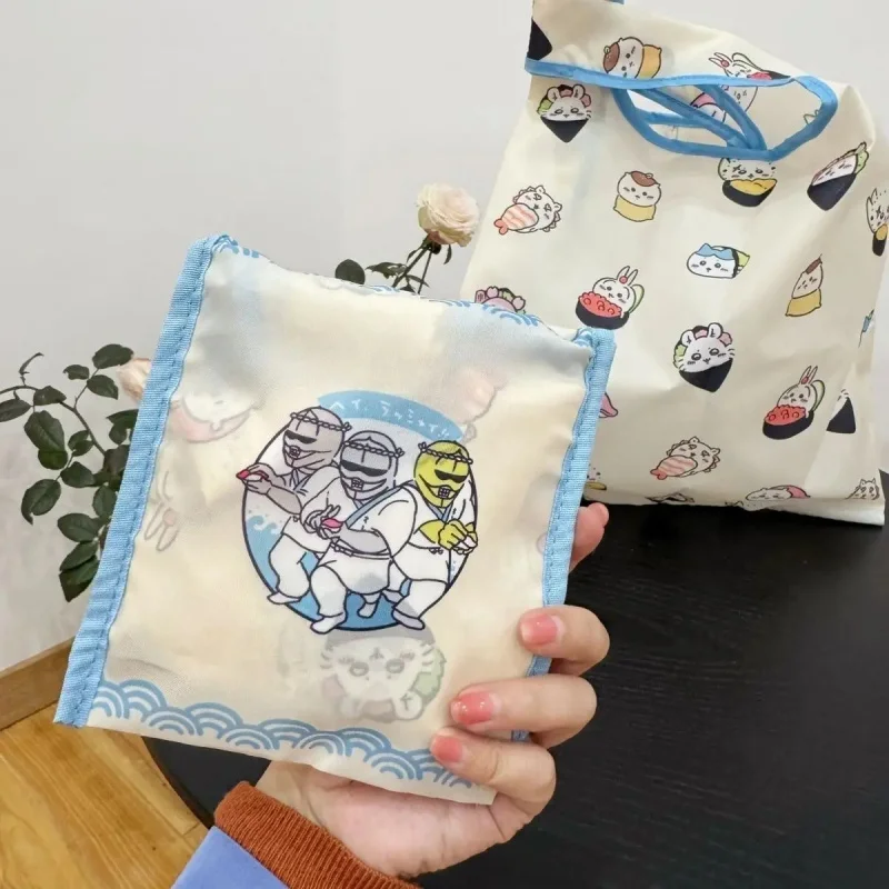 Фото Складная сумка для покупок Chiikawa Sushi Co-branded с милым аниме-персонажем, полностью расшитая принтом, из нейлона, многоразовая, портативная сумка-тоут для продуктов №5