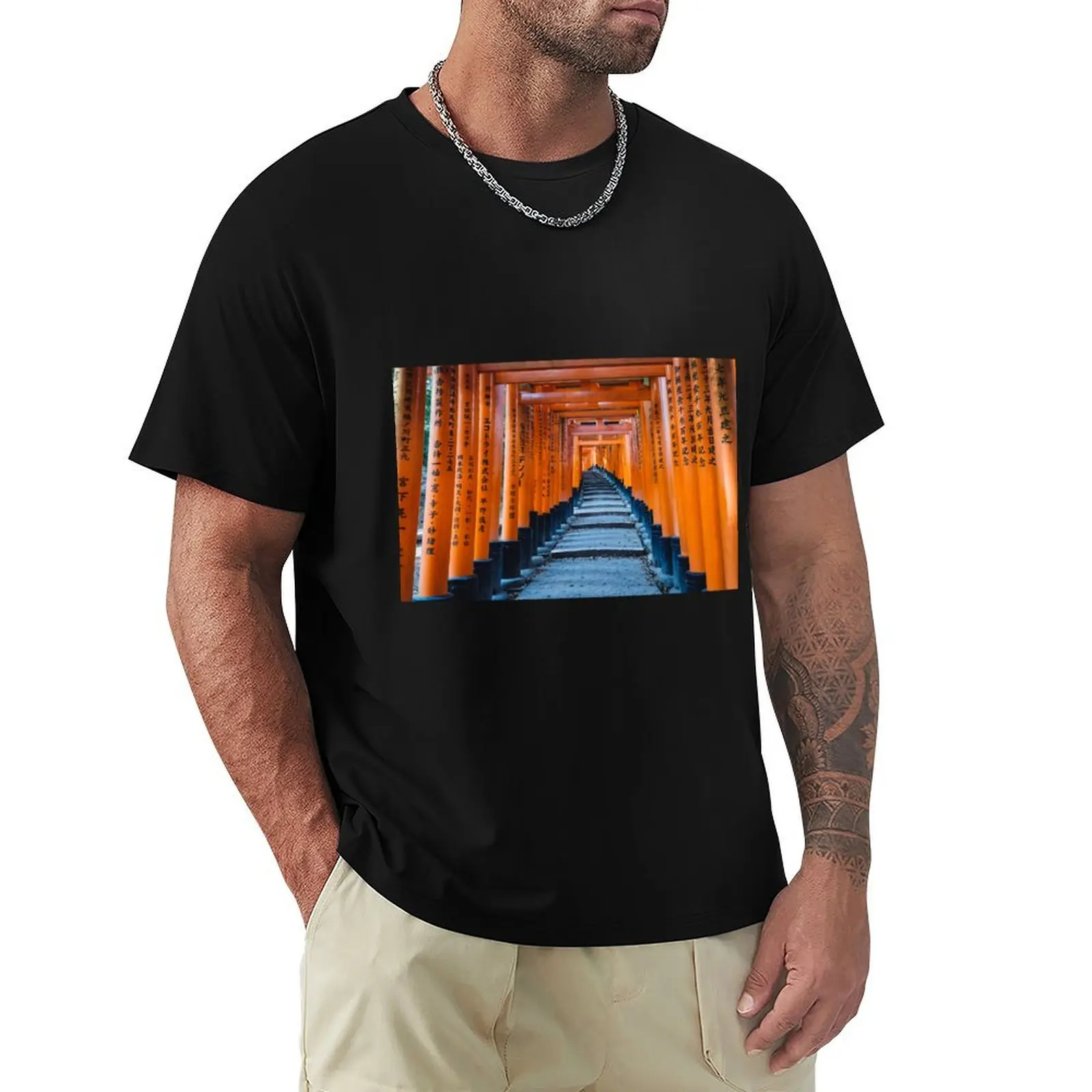 Фото Футболка Fushimi Inari-taisha в Киото, Япония, свободного кроя, повседневная, с короткими рукавами №1