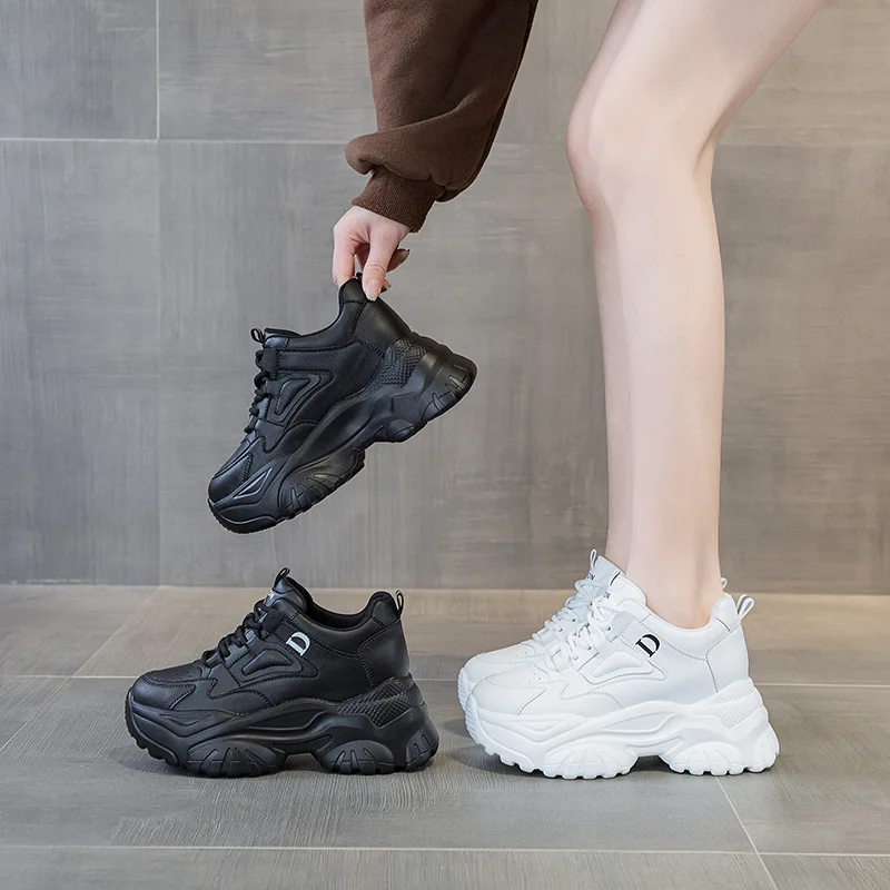 

Белые женские кроссовки на платформе, сезон осень 2024, спортивная обувь на толстой подошве со шнуровкой, Женская дышащая прогулочная обувь из искусственной кожи для женщин