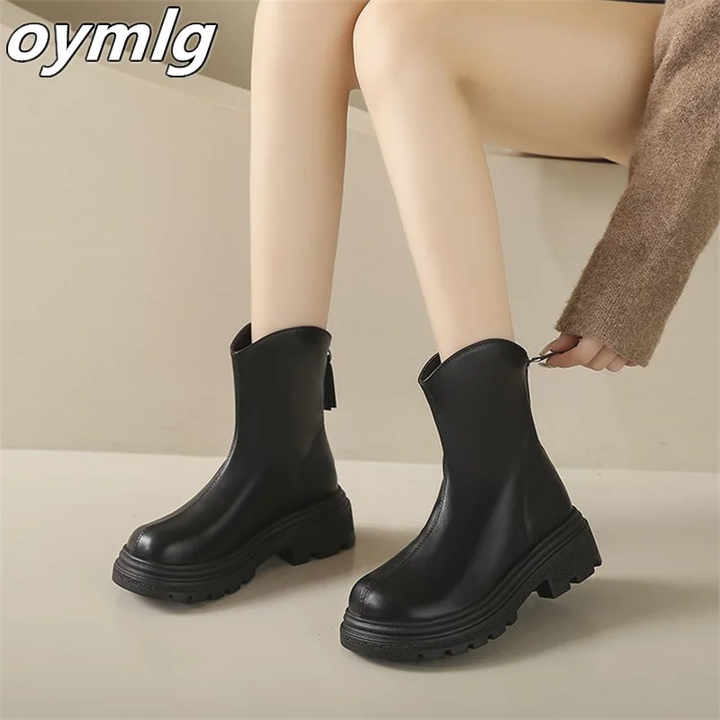 Женские ботинки на большой толстой подошве с короткой бочонком и молнией сзади