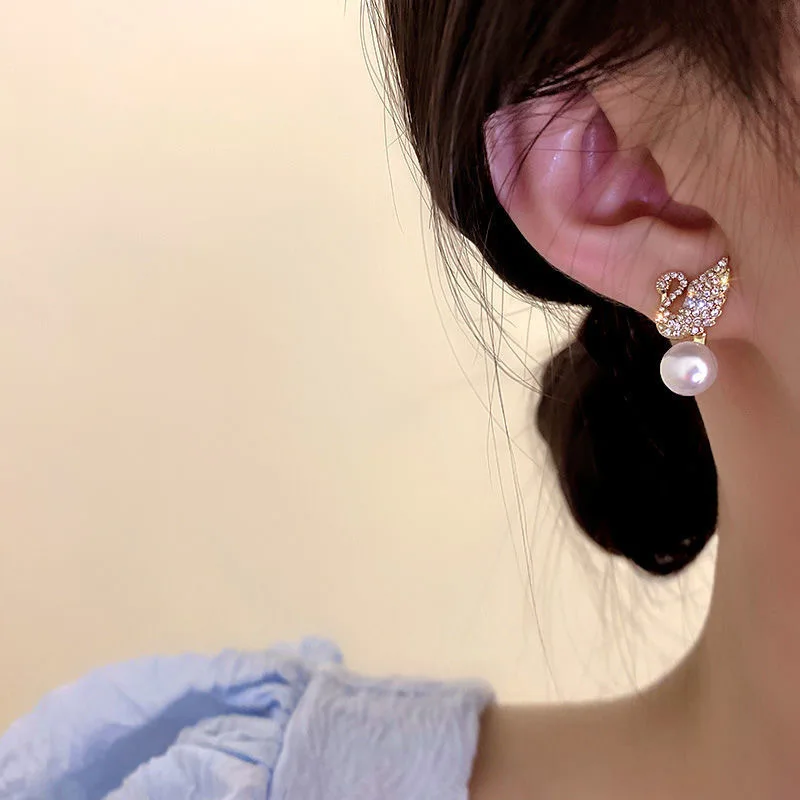 Exquisite Swan Pearl Earrings For Women Gold Elegant Prevent Allergy Metal Studs Fashion 2023 Trend Ladies Jewelry Accessories