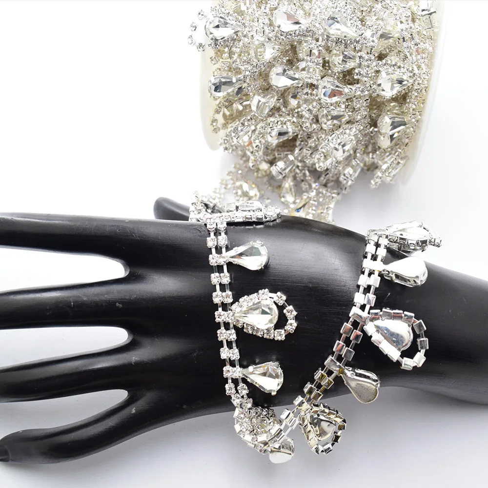 Украшение в виде стеклянной цепочки форме капли используемое для шитья нежных