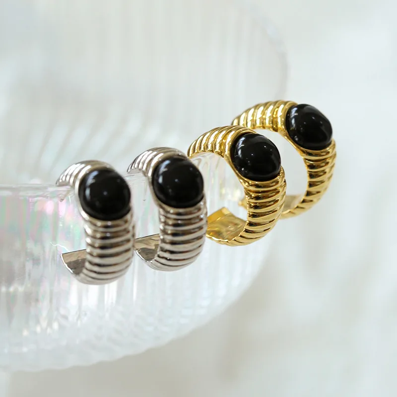 

European and American fashion black agate earrings for women's ins retro fashion commuting temperament, niche stripe earrings