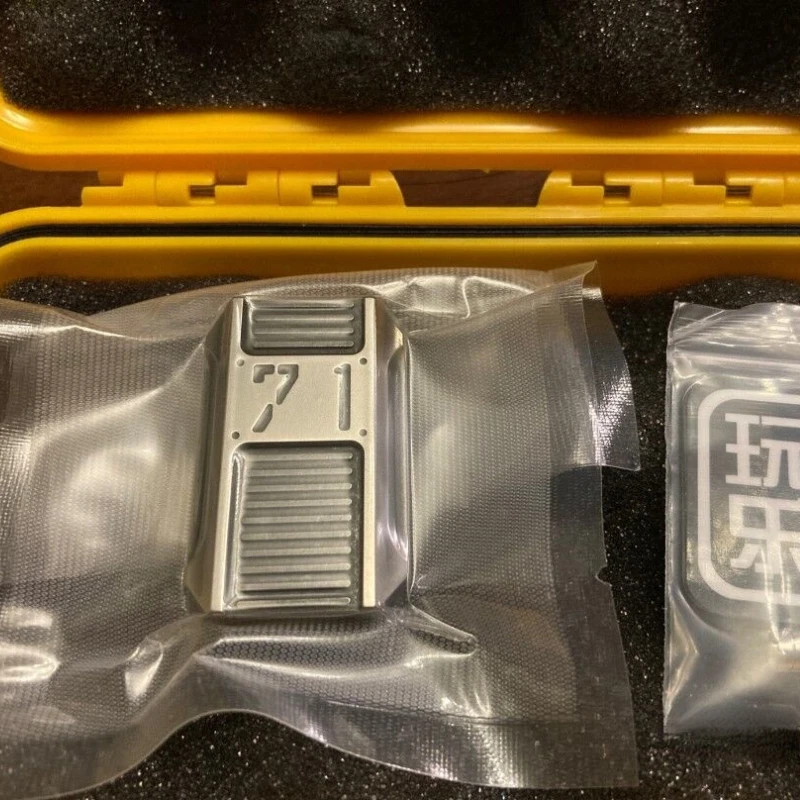 

Second-Hand Unopened EDC Iron Royal Brand Number 71 and 53 White Copper Material Two Packaging Cheaper