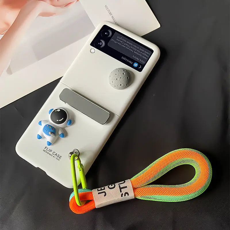 

Флуоресцентный чехол для телефона с астронавтом и ручной цепочкой для Samsung Galaxy Z, складной чехол-книжка с 3 держателями