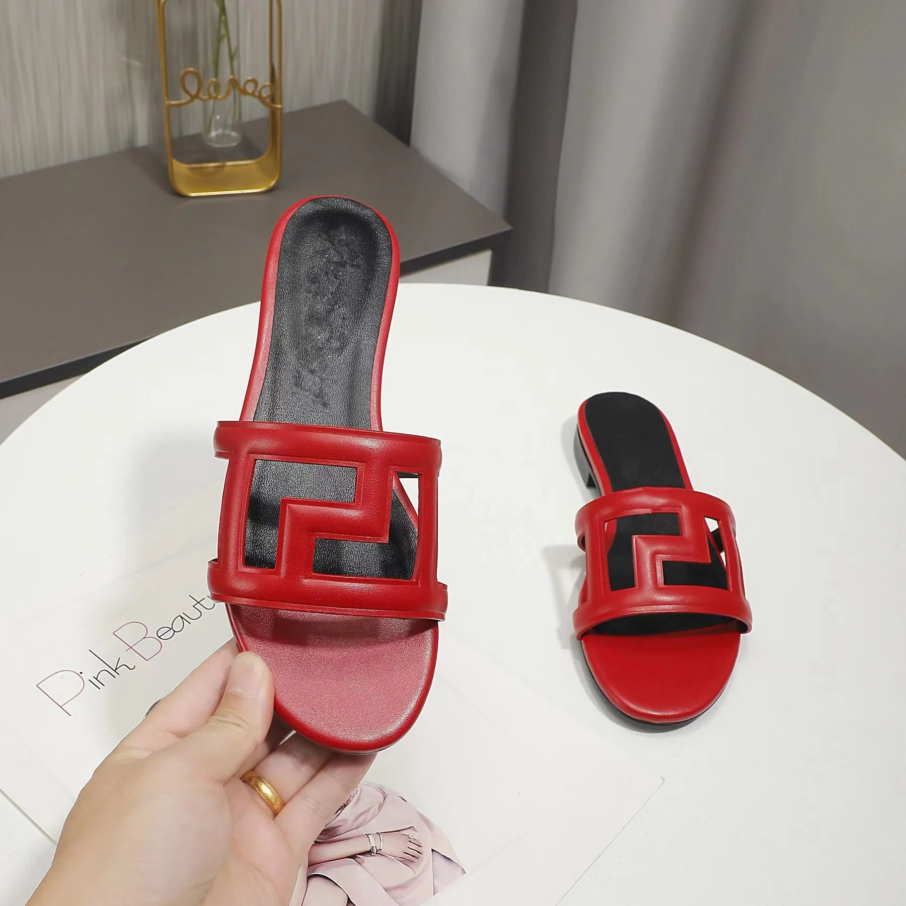 23 Round head flat leather slippers embossed hollowed-out cow leather upper and sheepskin lining are fashionable and comfortable