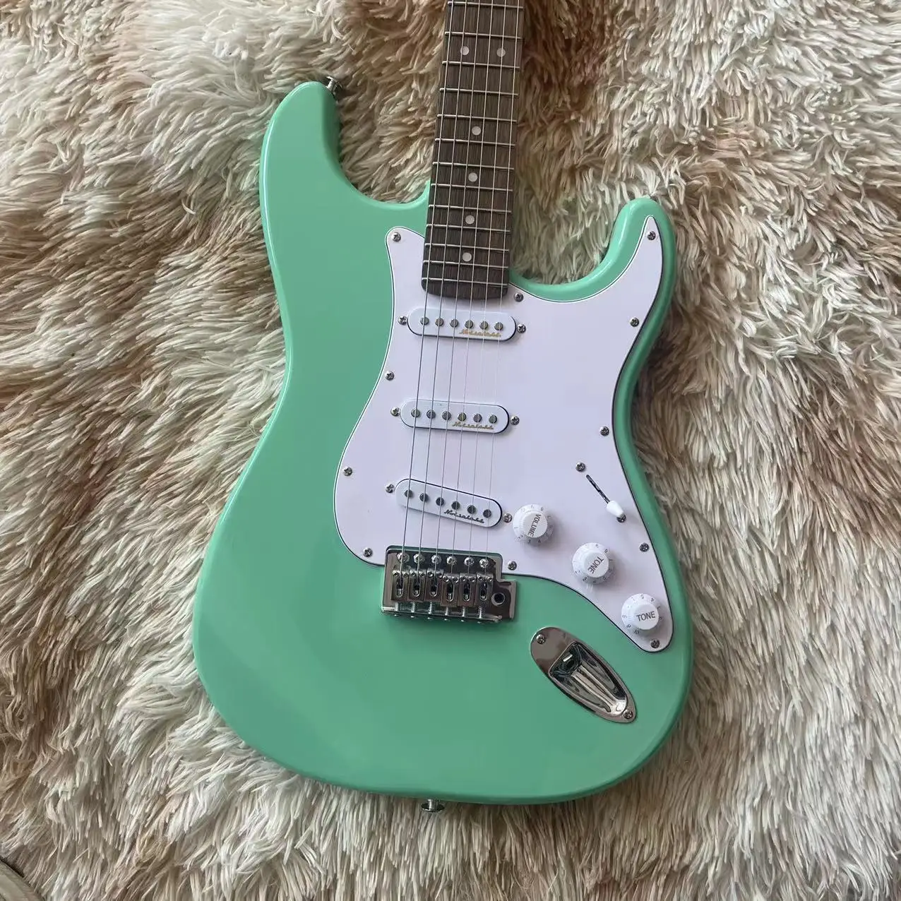 

Split electric guitar, surfing green high gloss, single pickup, silver accessories, real factory pictures, can be modified and c