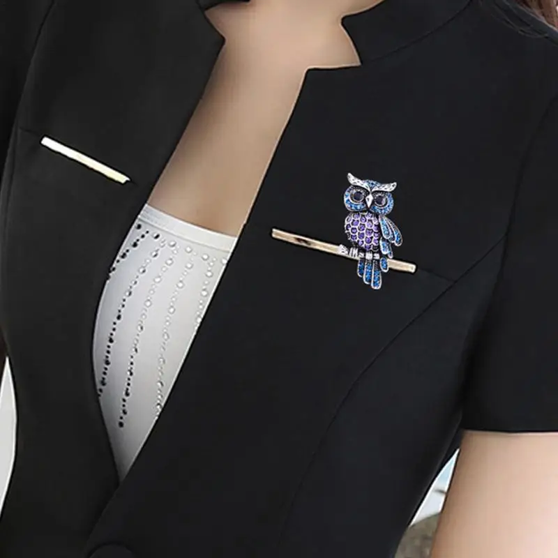 Женская брошь в виде совы с кристаллами