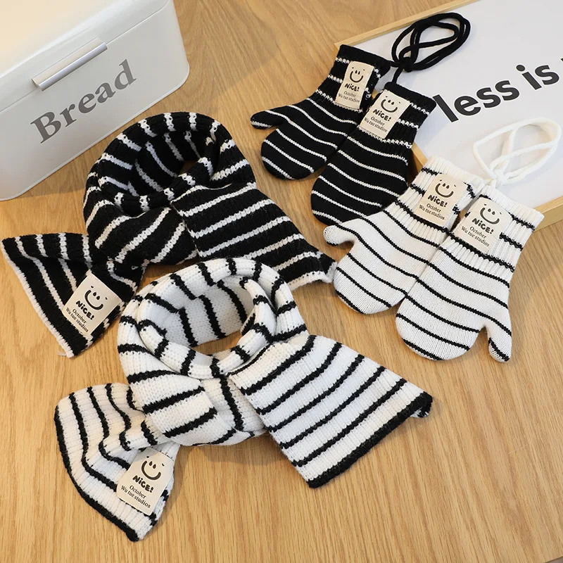 

Autumn Winter Kid Knit Striped Fashion Warm Glove Boy Baby Cotton Patch Cartoon Smile Mittens Girl Children Casual Letter Scarf