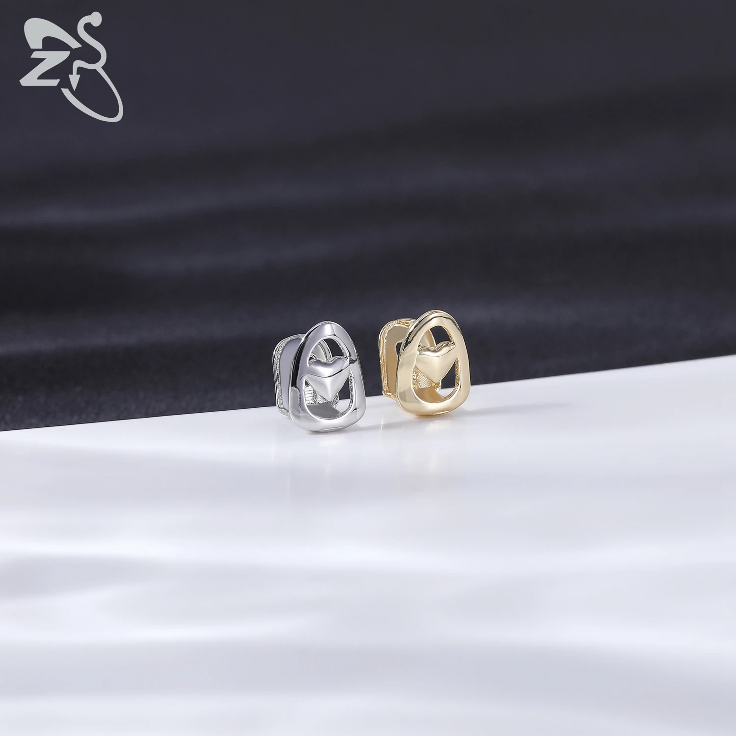 ZS 1-2 Pieces Hip Hop 18K Gold Plated Grillz Teeth Shiny CZ Crystal Cross Gap Grillz High Polish Finish Top & Bottom Tooth Cap