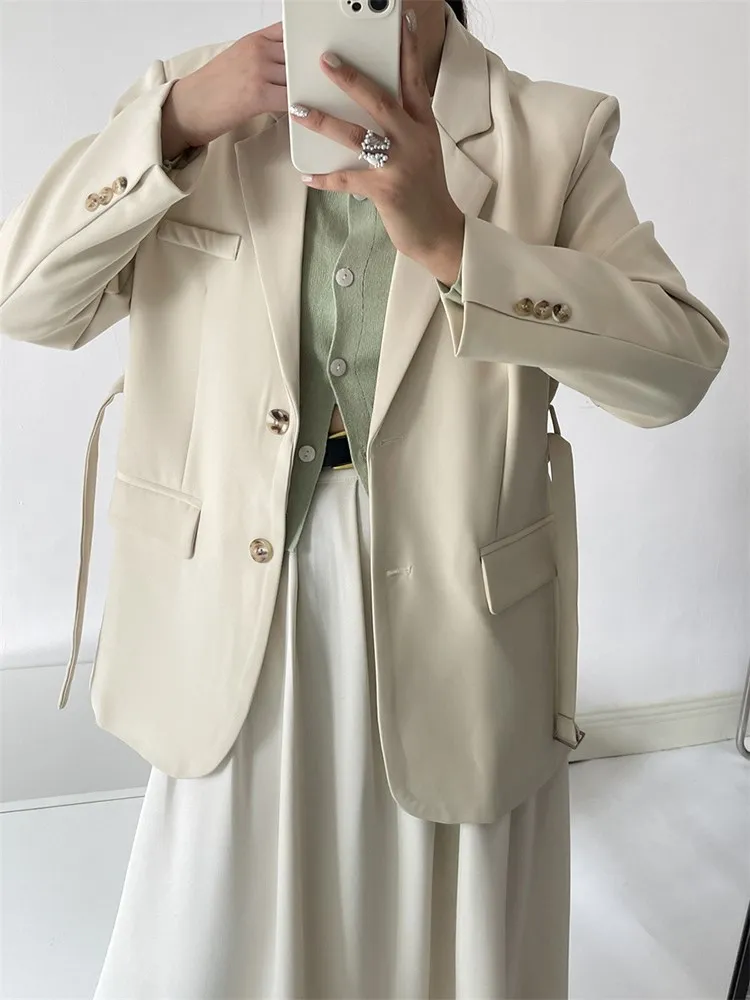 Рисунок 4 - Женский блейзер со шнуровкой