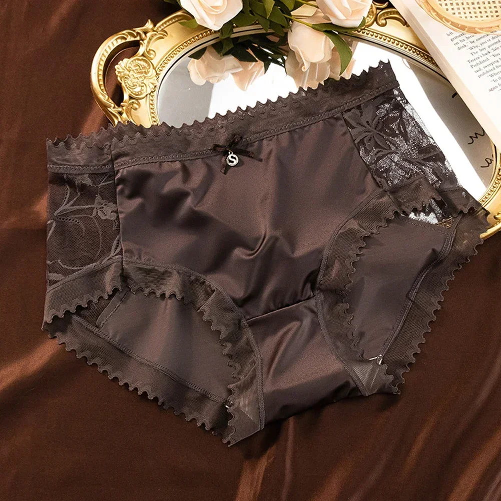 bezszwowe satynowe majtki dla kobiet Seksowne koronkowe detale Luksusowy styl Regularny krój Oddychająca bielizna całoroczna