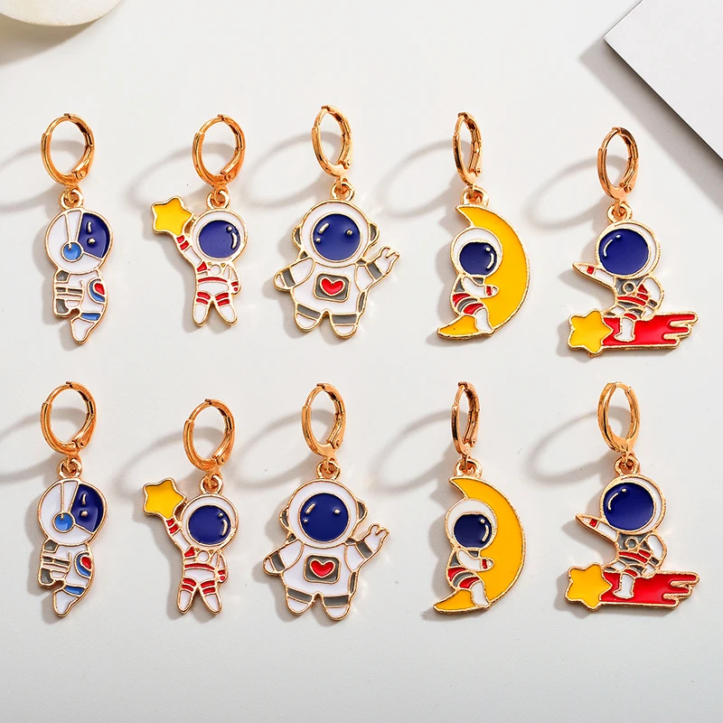 

2022 Creative Cute Design Universe Planet Stars Astronaut Pendant Earrings Women's Girl Hoop Party Jewelry Accessories Wholesale