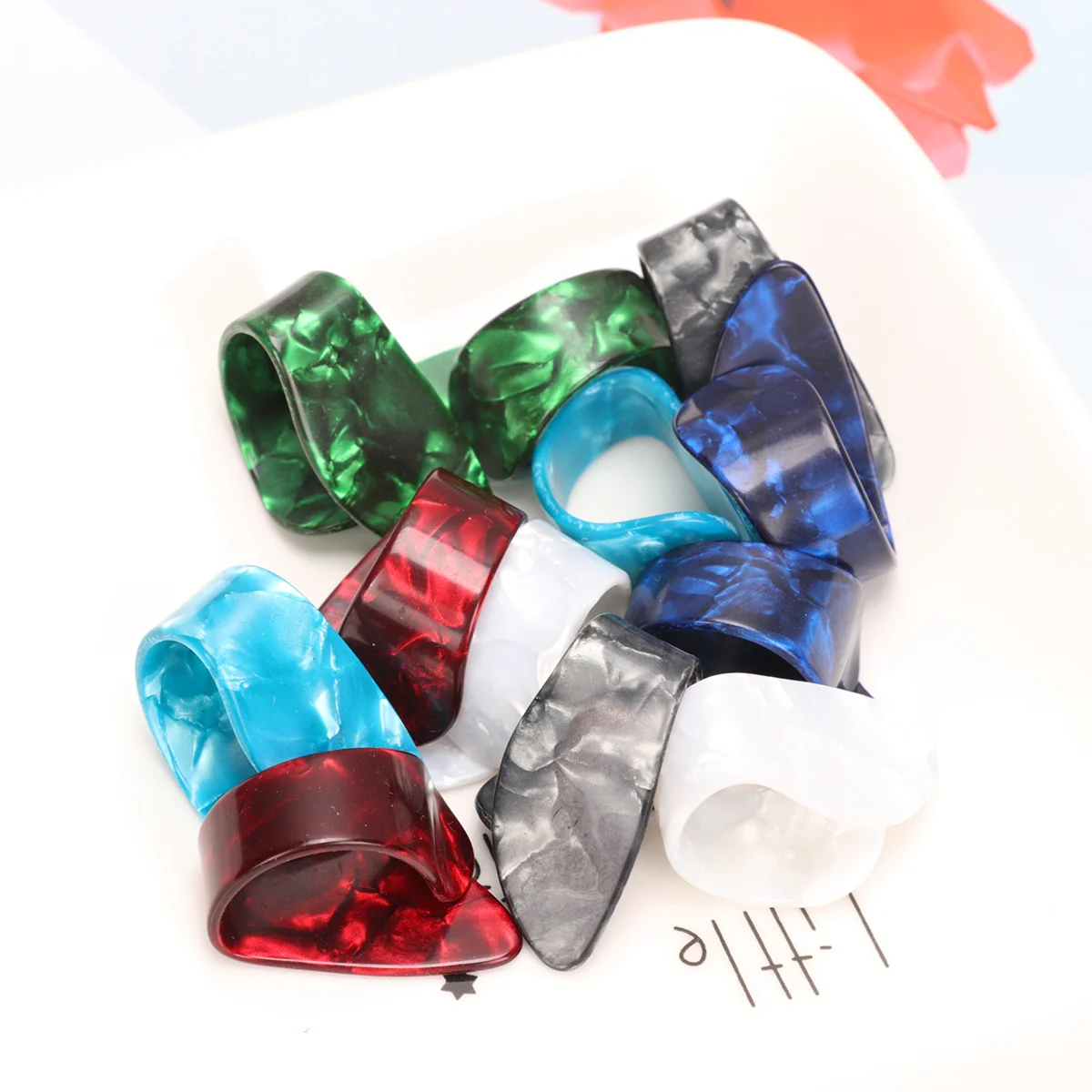 

12pcs Celluloid Guitar Picks Thumb Finger Guitar Picks Finger Picks for Guitar