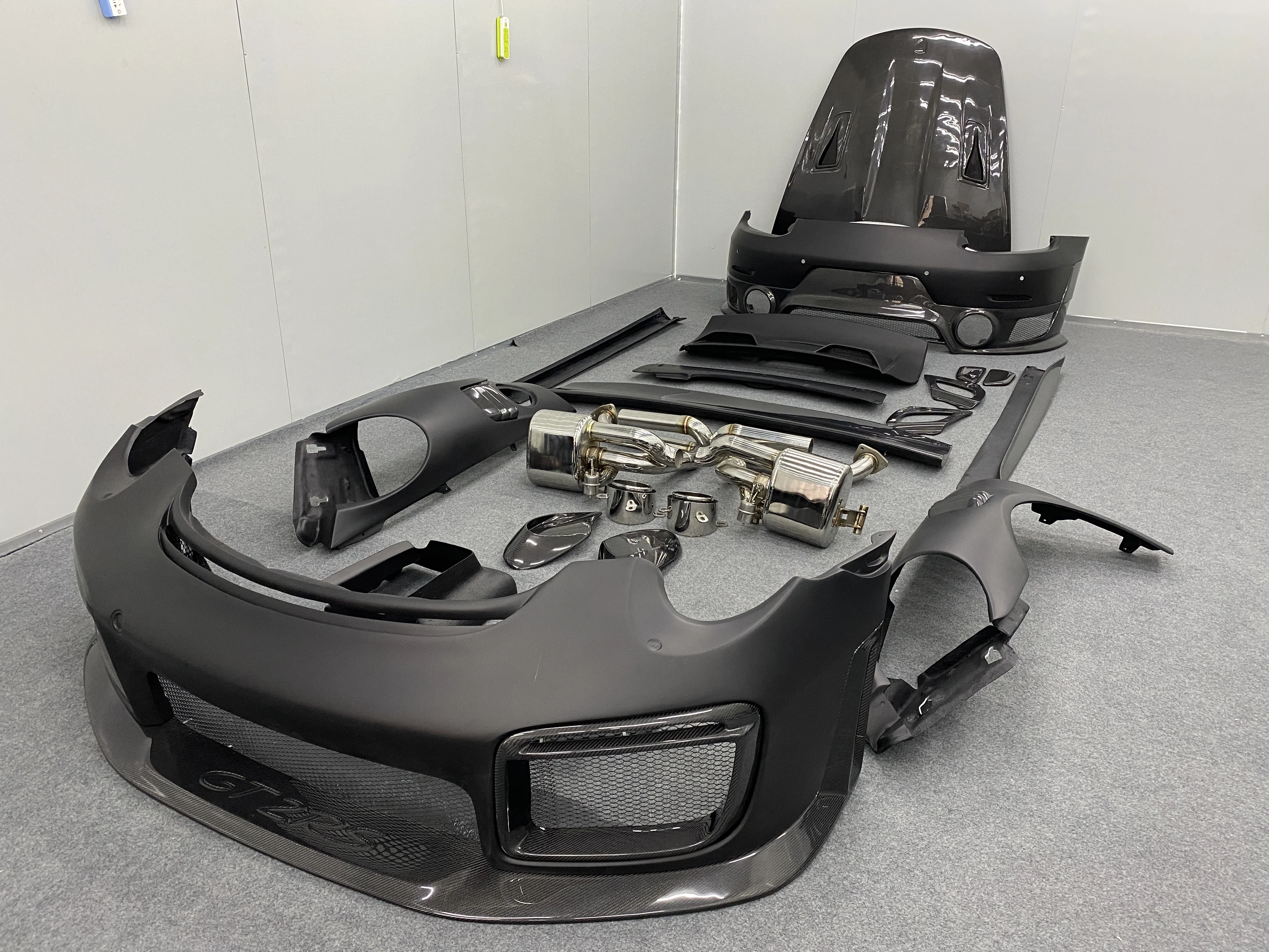 Рисунок 2 - GT2RS комплект кузова автомобиля 911 991