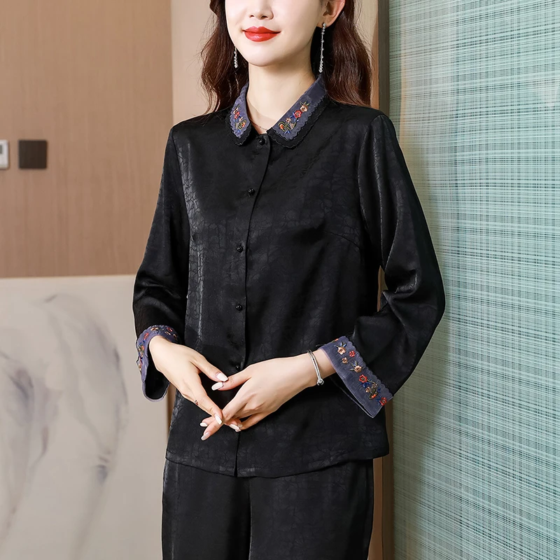Женская шелковая рубашка-поло с вышивкой черная элегантная Облегающая