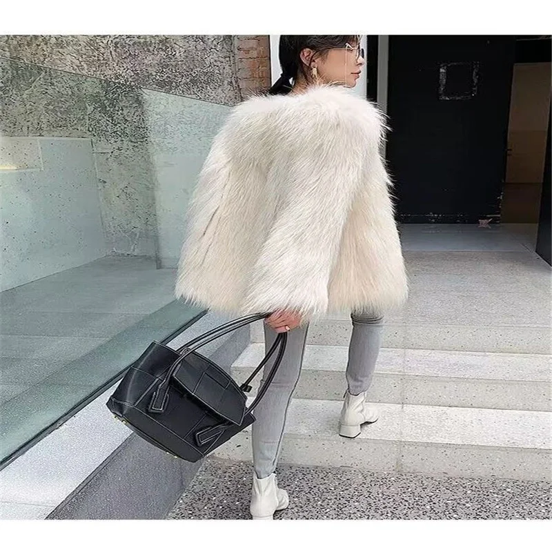 Рисунок 2 - Женское двухстороннее пальто из