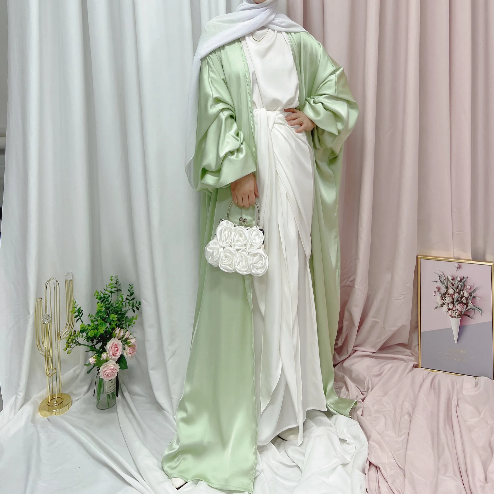 Новый дизайн с цветочными рукавами и манжетами атласная исламская одежда